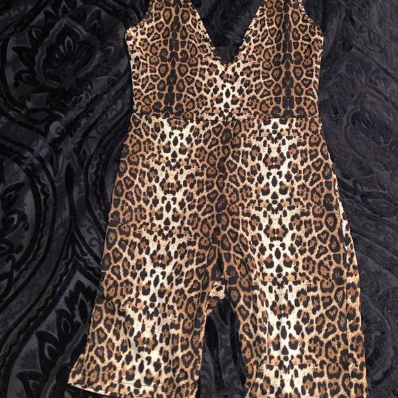 Cheetah/Leopard Print Romper-Jumpsuit - Picture 4 of 6